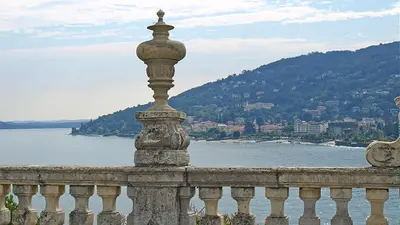 Blick von der Bella Isola auf den Lago Maggiore