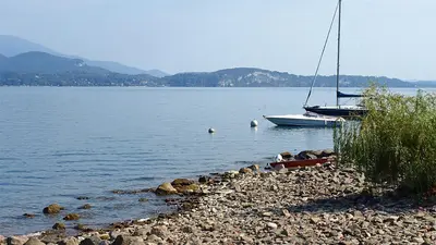Blick von der Isola Pescatori auf den See