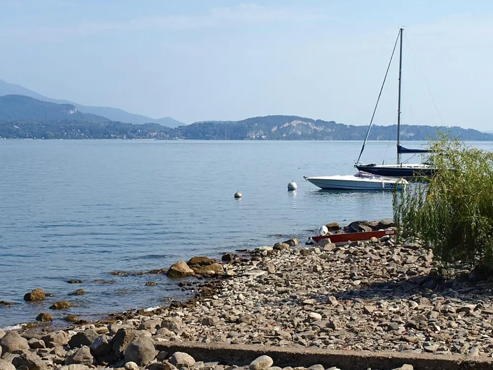 Blick von der Isola Pescatori auf den See