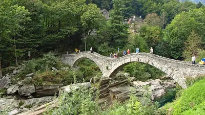 Brücke im Val Verzasca