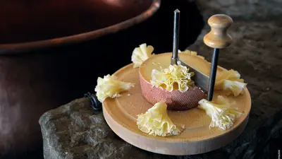 Käsespezialität Tête de Moine aus dem Berner Jura
