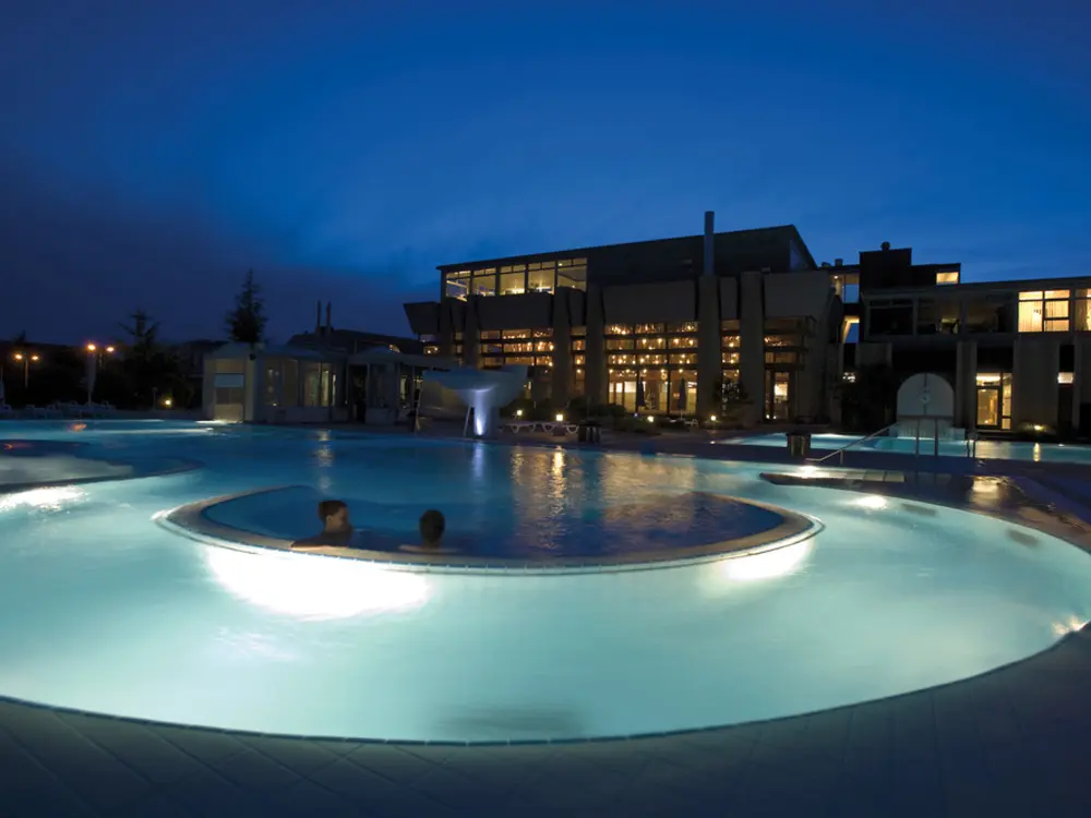 Außenbecken im Thermalzentrum in Yverdon-les-Bains
