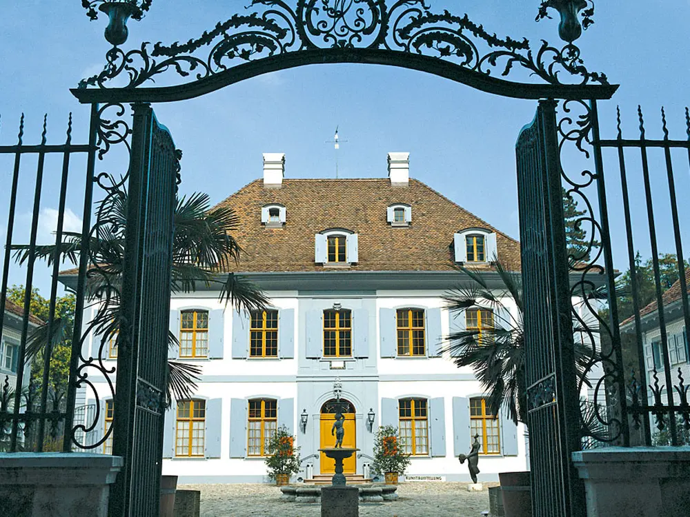 Außenansicht von Schloss Ebenrain bei Sissach