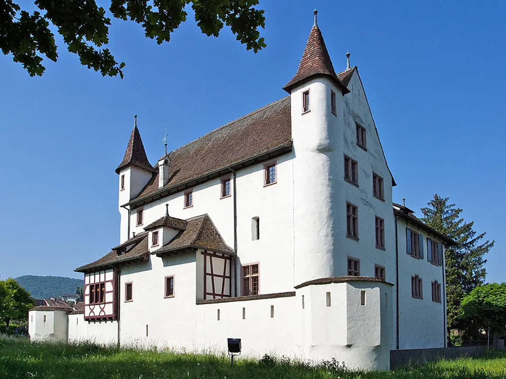 Außenansicht von Schloss Pratteln