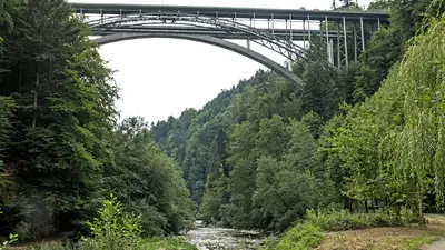 Eiserne Schwarzwasserbrücke über die Sense im Naturpark Gantrisch