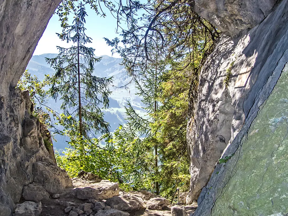 Eingang zur Schnurrenloch-Höhle /