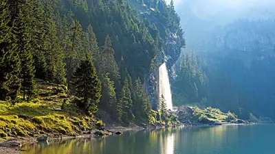 Wasserfall am Oeschinensee bei Kandersteg