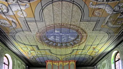 Medaillons in der bemalten Holzdecke der Kirche Trachselwald