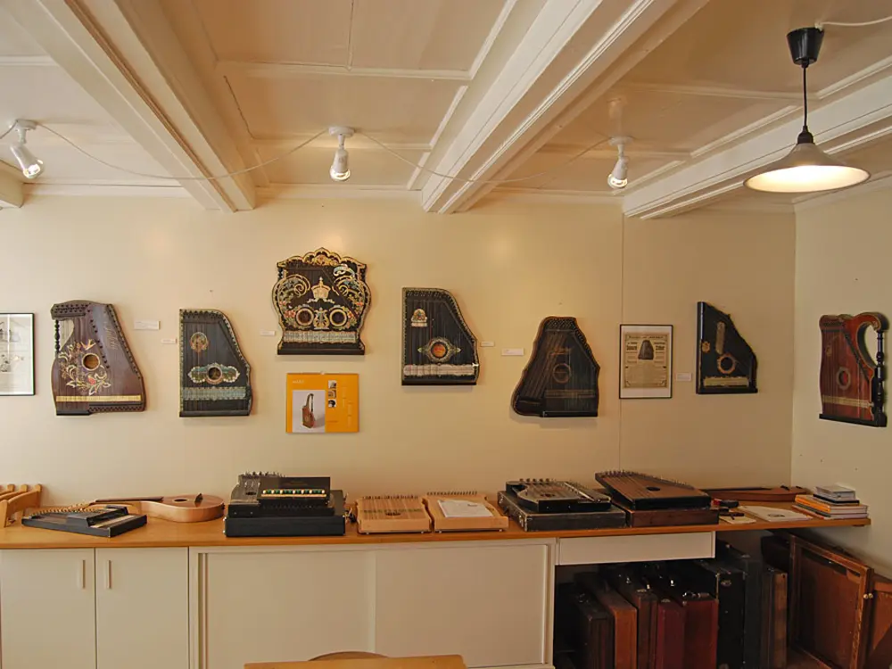 Zithern im Zithermuseum Trachselwald /