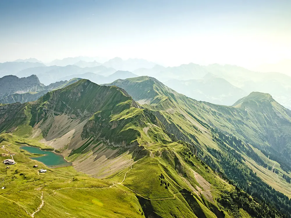 Blick vom Brienzer Rothorn auf den Eissee bei Giswil