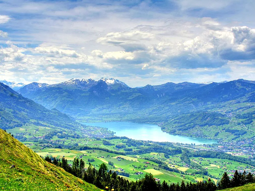 Luftaufnahme des Sarnersees