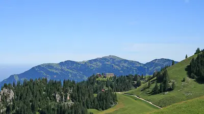 Blick auf die Klewenalp bei Beckenried mit der Rigi im Hintergrund