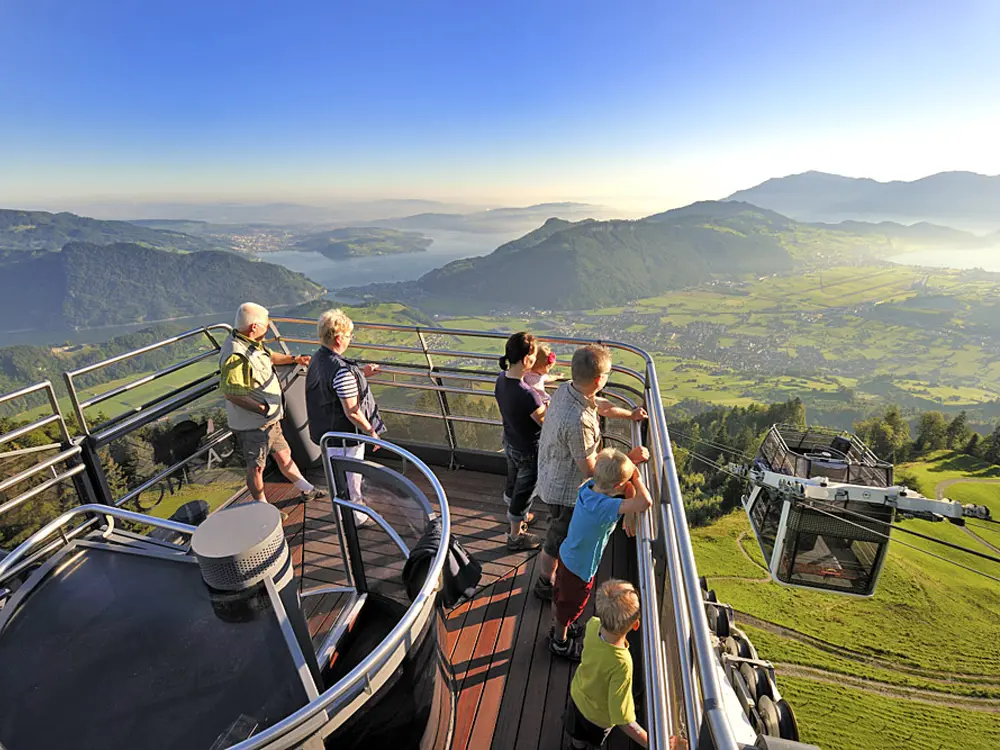 Die CabriO-Seilbahn bei der Auffahrt aufs Stanserhorn /