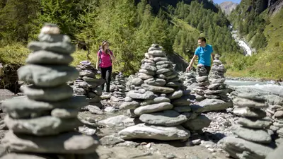 Wanderer in der Nähe der Umbalfälle