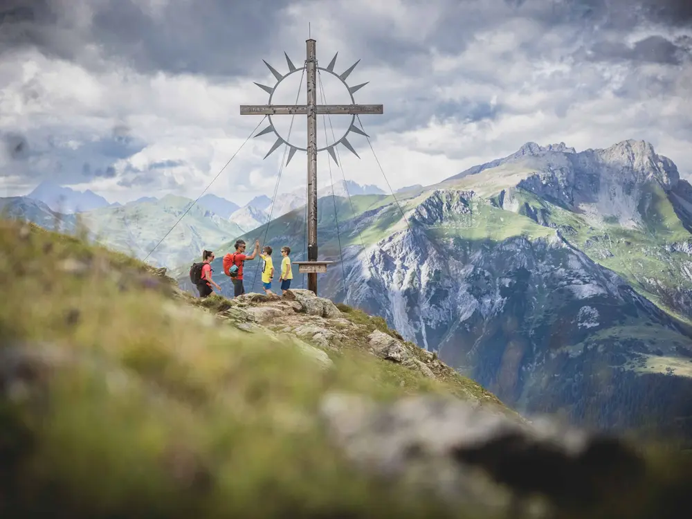 Gipfelkreuz am 2558 m hohen Zwölferkopf