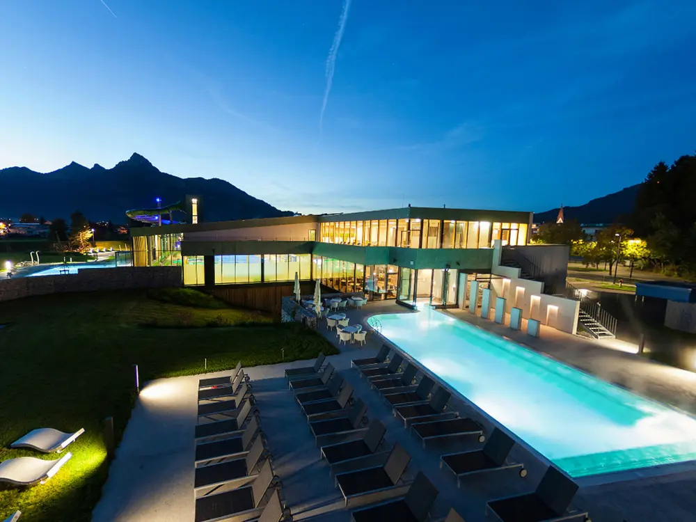 Abendliche Stimmung in der Alpentherme