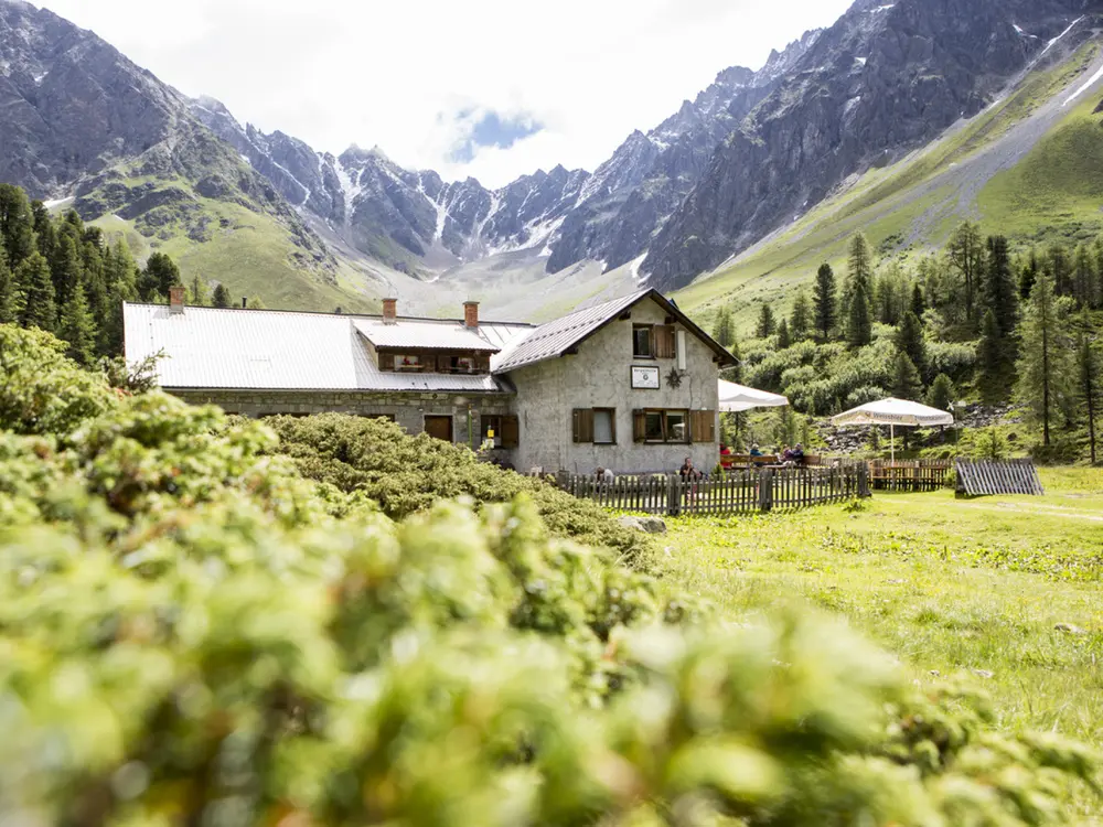 Die Verpeilhütte liegt auf 2025 Meter Seehöhe im Kaunertal