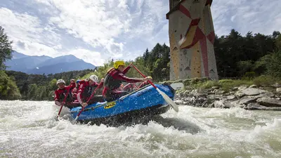Gruppe beim Rafting im Ötztal