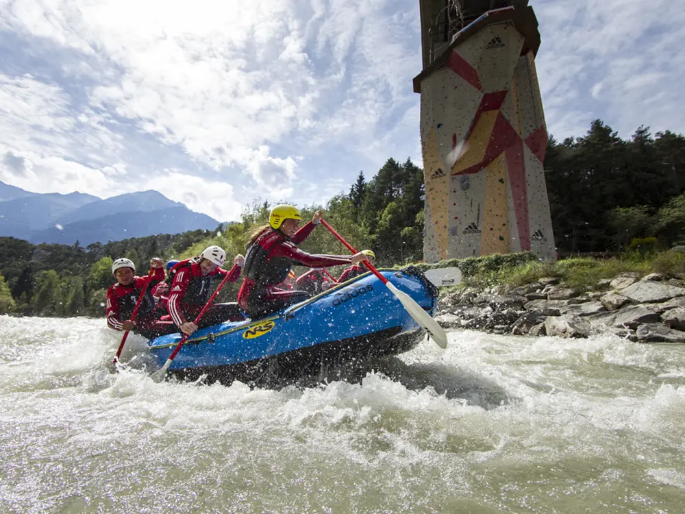 Gruppe beim Rafting im Ötztal