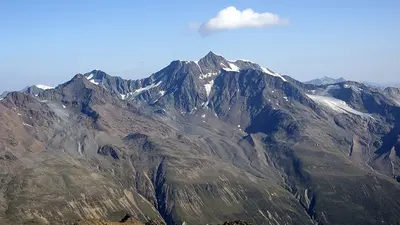 Die Wildspitze von der Kreuzspitze aus fotografiert