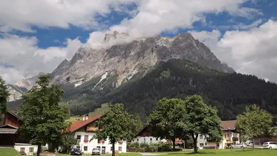 Ehrwald mit Blick auf die Zugspitze