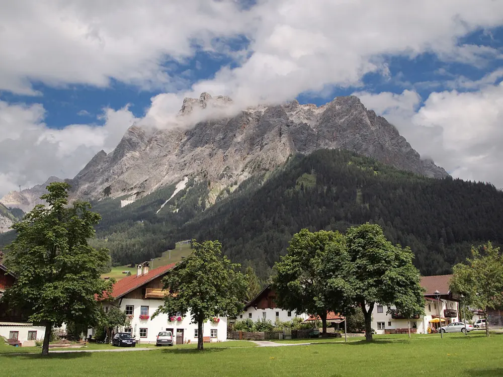 Ehrwald mit Blick auf die Zugspitze