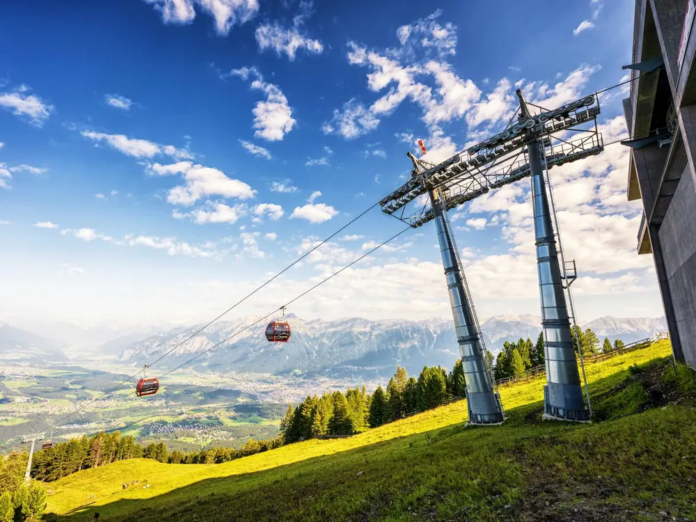 Blick auf die Patscherkofelbahn von der Bergstation