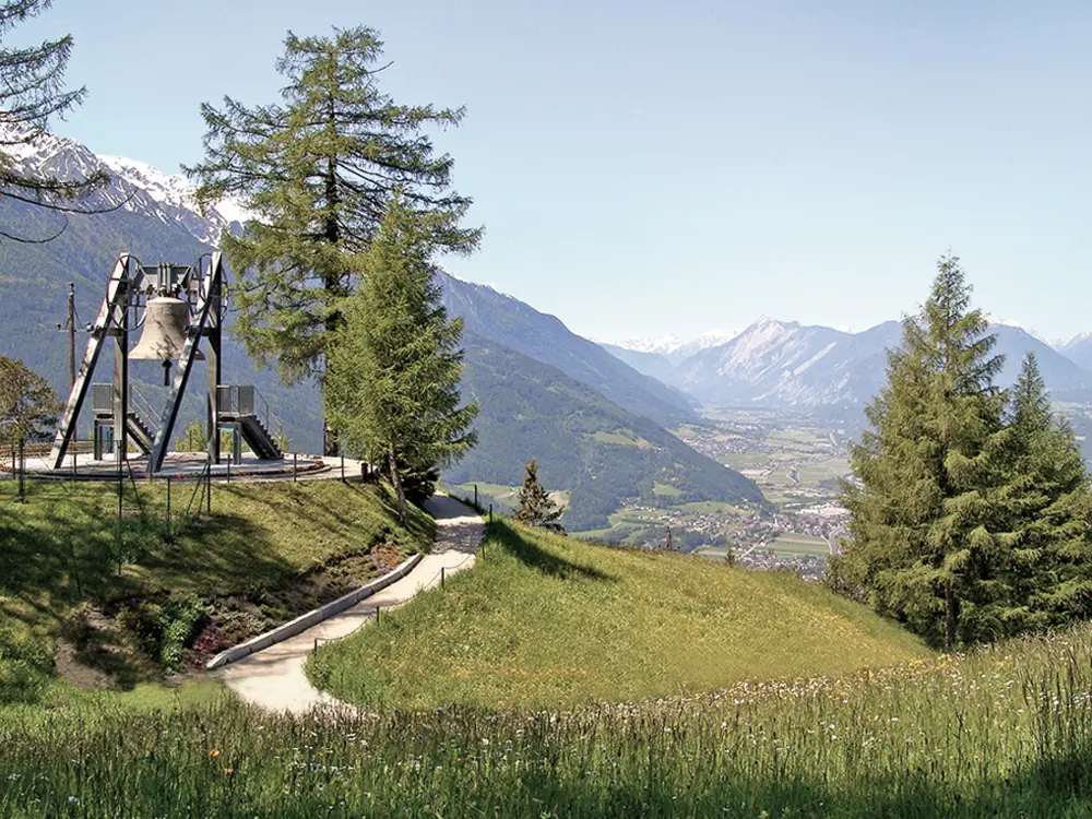 Panorama-Rundwanderweg zur Friedensglocke in Mösern