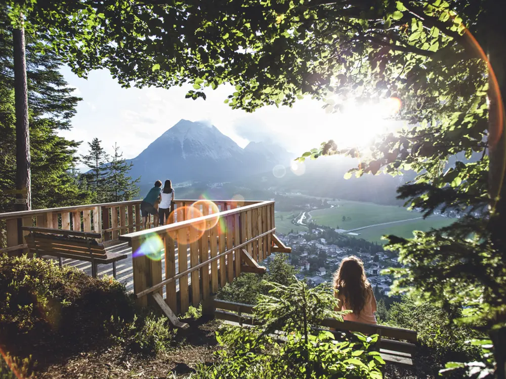 Plattform am Kurblhang mit Blick auf die Hohe Munde