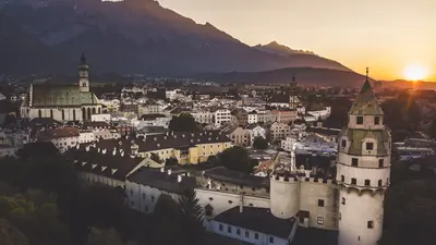 Sonnenaufgang über Hall in Tirol