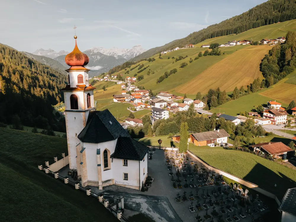 Ortsportrait von Navis im Navistal