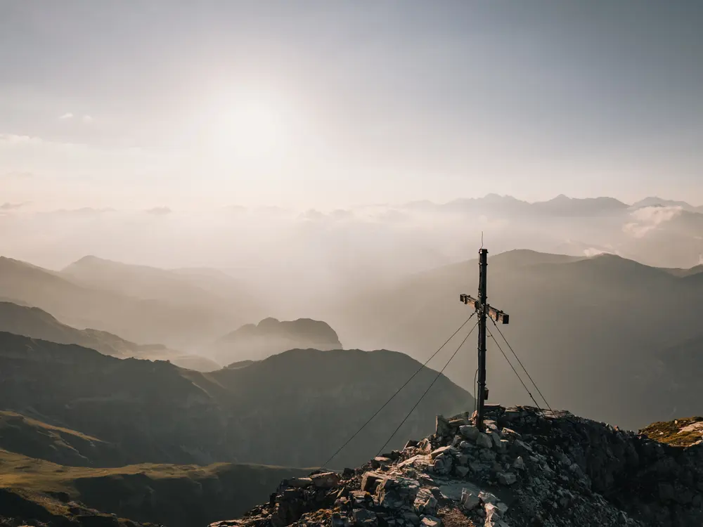 Hike & Bike: Mountainbiketour auf das Padasterjochhaus im Bergsteigerdorf Trins im Gschnitztal und anschließende Wanderung auf die Kirchdachspitze