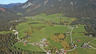 Luftaufnahme von Steinberg am Rofan