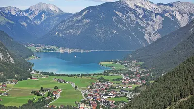 Luftaufnahme von Maurach-Eben am Achensee