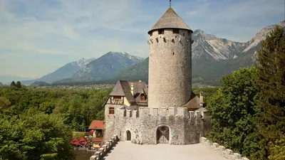 Schloss Matzen in Reith mit Bergpanorama