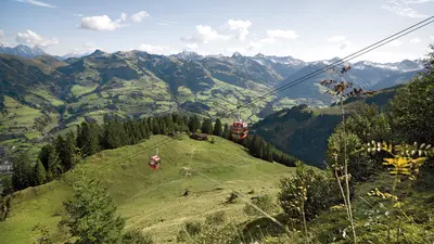 Bergbahn im Sommer