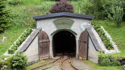 Eingang Schaubergwerk Kupferplatte in Jochberg