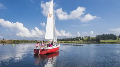 Segelboot auf dem Jochstubnsee