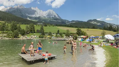 Kinder am Badesee Going
