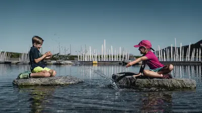 Kinder am Fichtensee im Zillertal