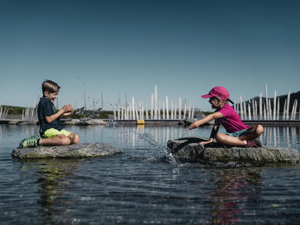 Kinder am Fichtensee im Zillertal