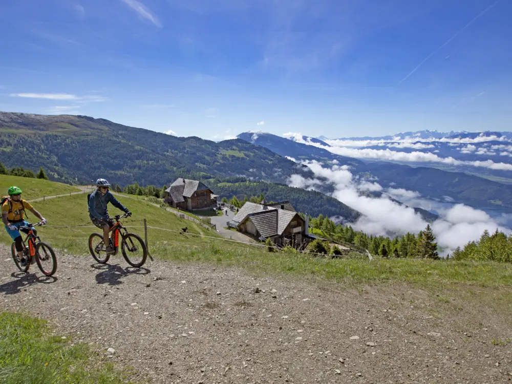 E-Biker in der Bergwelt am Millstätter See