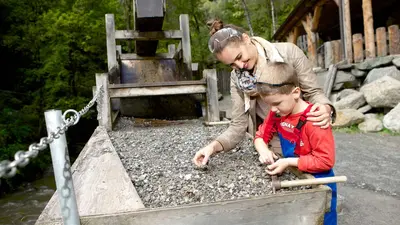 Schürfgelände im Granatium