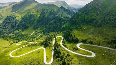 Nockalmstraße in den Nockbergen