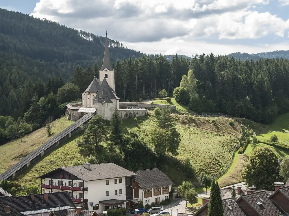 Wehrkirche in Deutsch Griffen in den Nockbergen