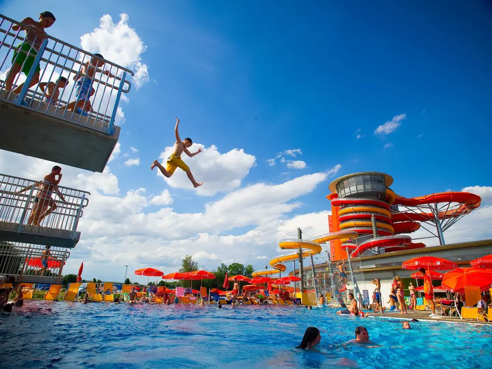 Sprungturm in der Sonnentherme