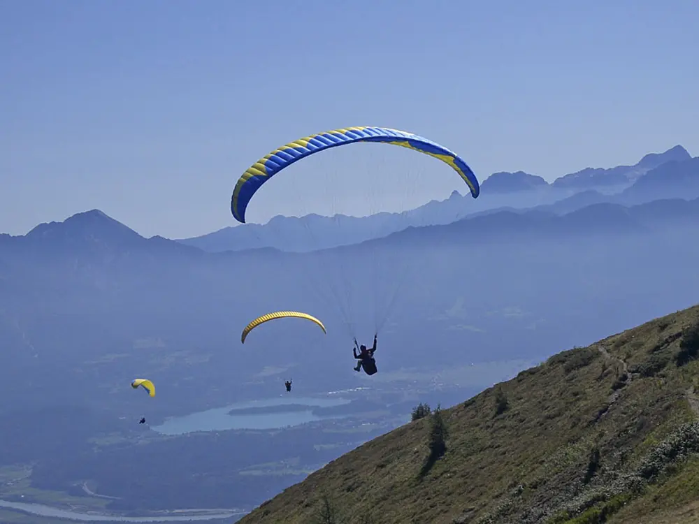 Paragliding über der Region Villach