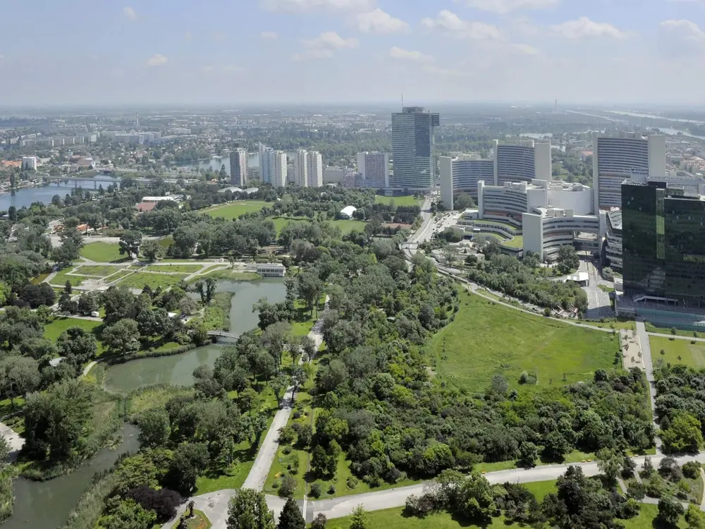 Ausblick vom Donauturm auf die Stadt Wien und UNO City