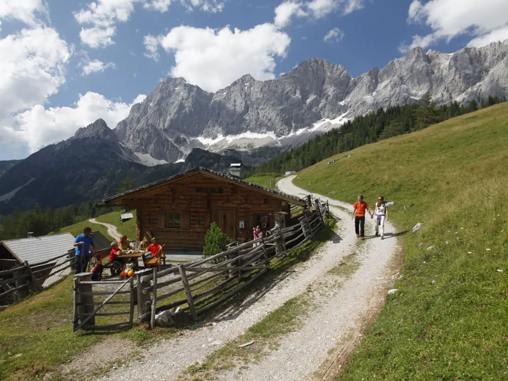 Wanderer in der Region Schladming-Dachstein