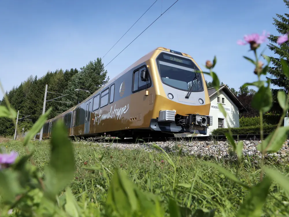 Mariazellerbahn auf dem Weg nach St. Plöten